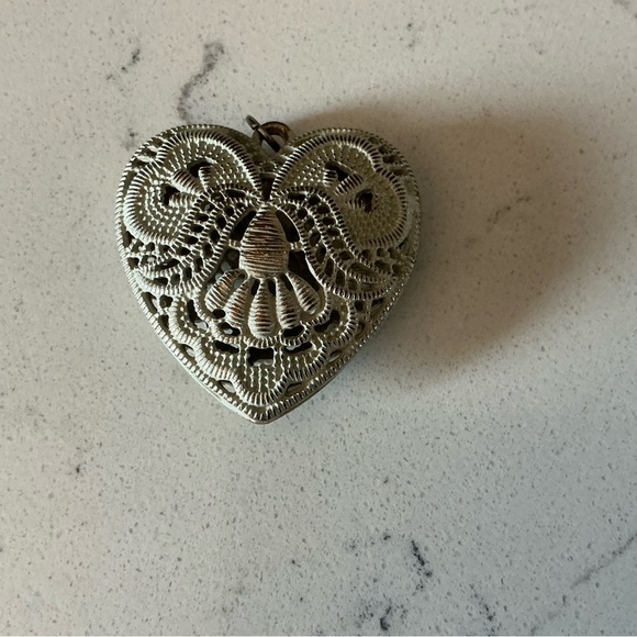 Vintage White sterling silver heart shaped pendant with rhinestones - Picture 3 of 6